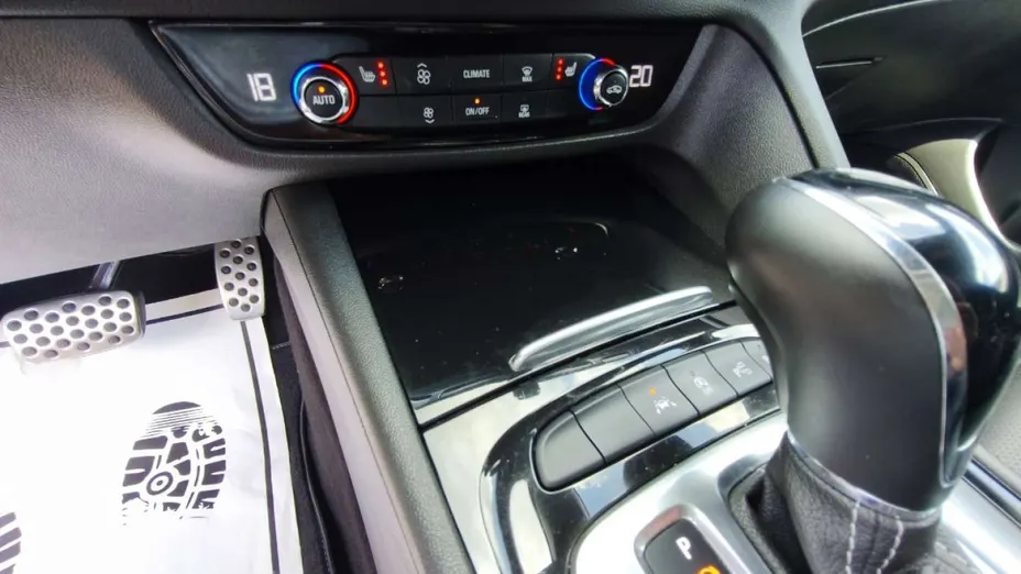 OPEL Insignia -
