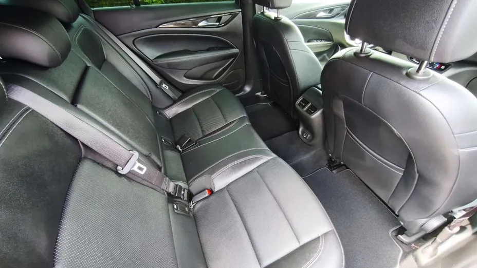 OPEL Insignia -