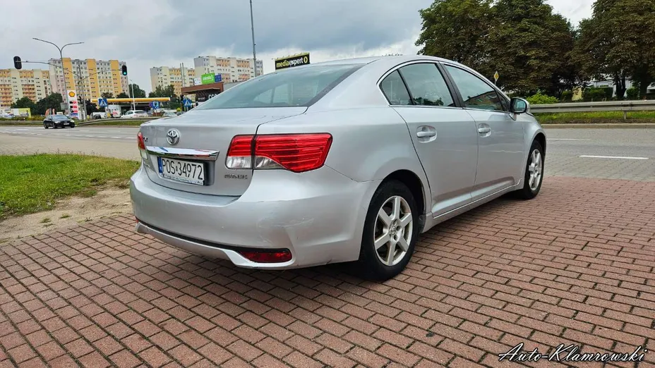 TOYOTA Avensis -