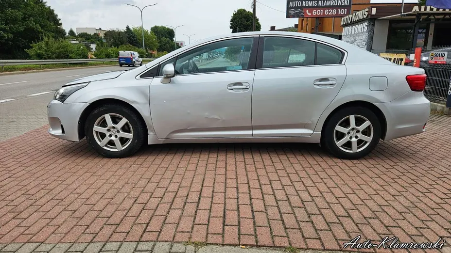 TOYOTA Avensis -