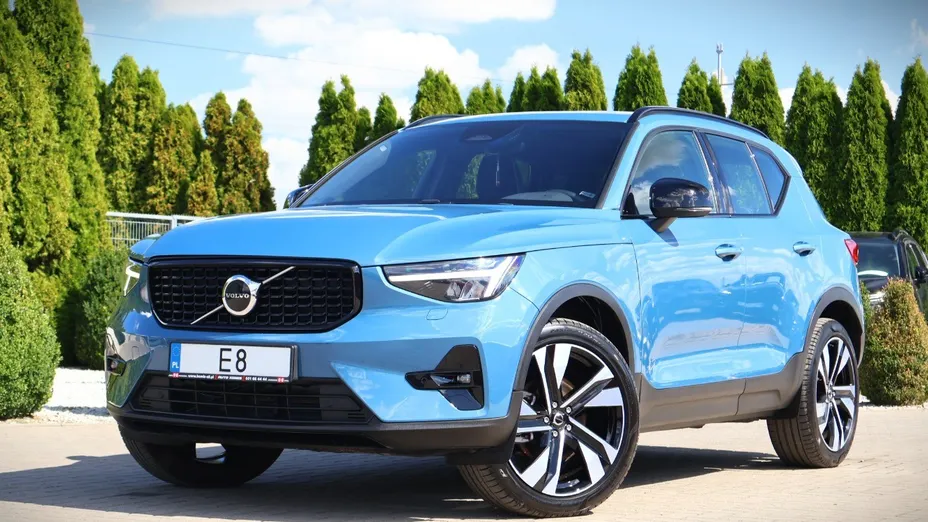 VOLVO XC40 -