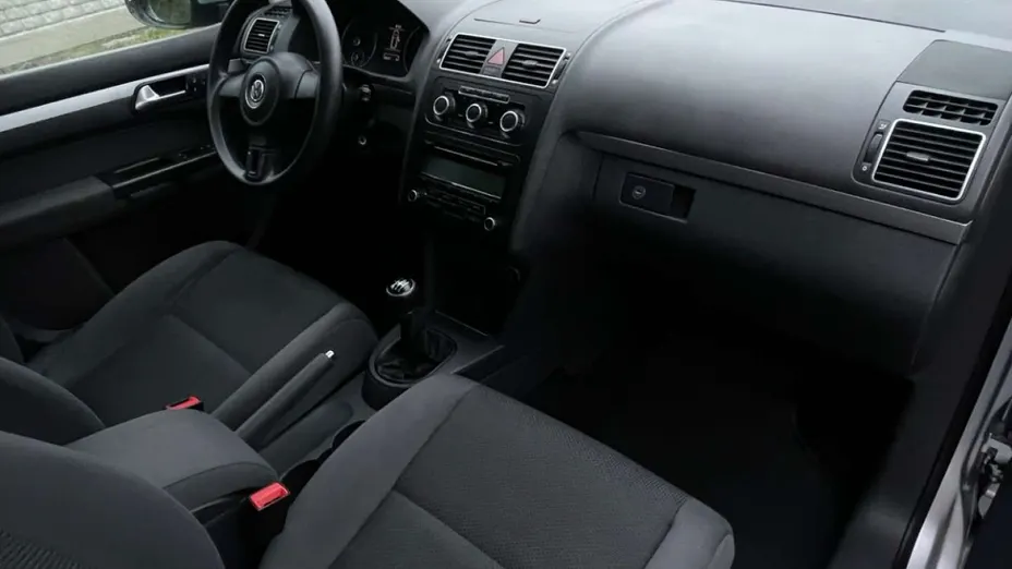 VOLKSWAGEN Touran -