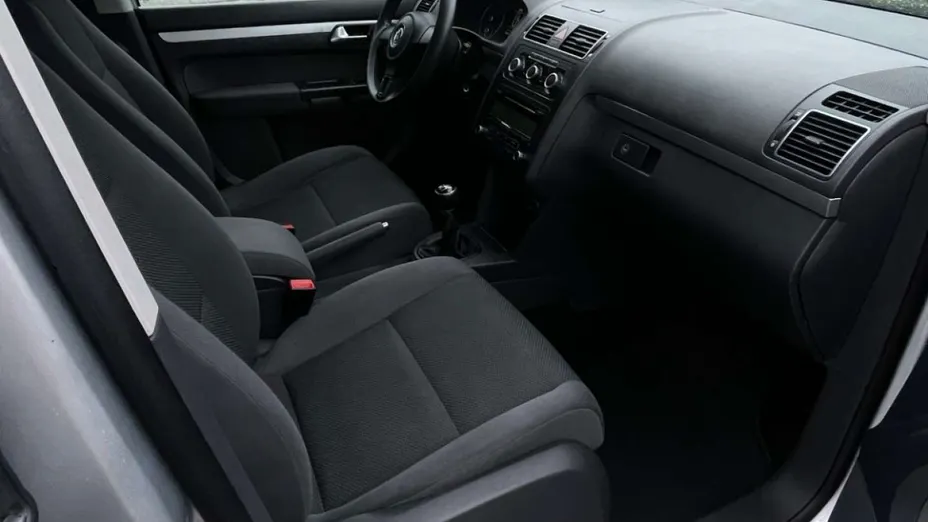 VOLKSWAGEN Touran -