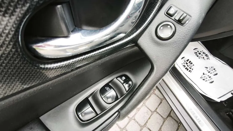 NISSAN X-Trail -