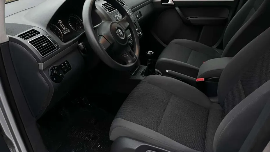 VOLKSWAGEN Touran -