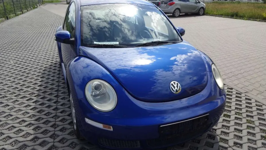 VOLKSWAGEN New Beetle -