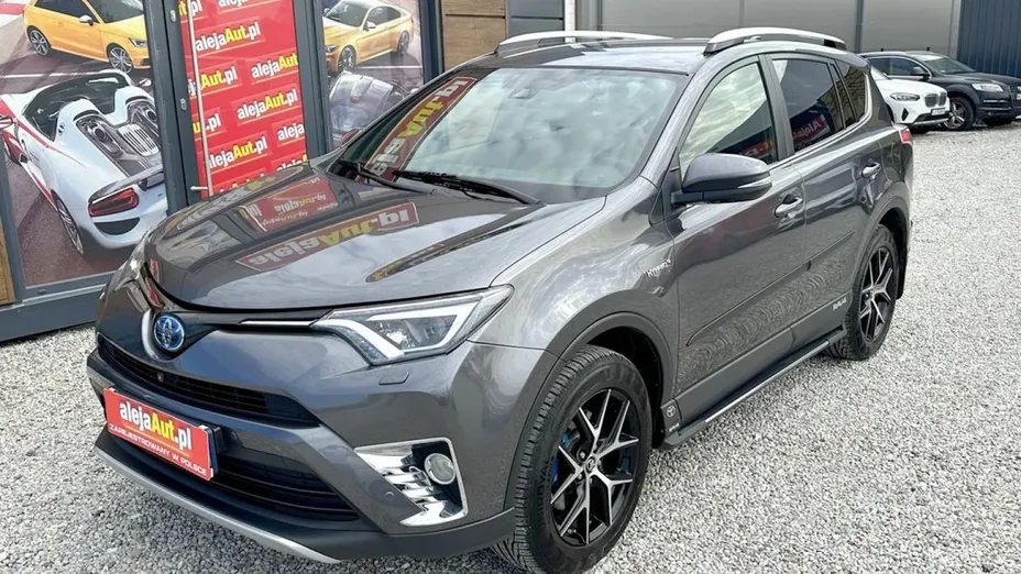 TOYOTA RAV4 -