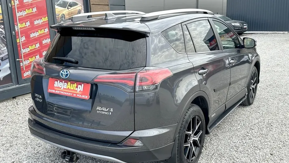 TOYOTA RAV4 -