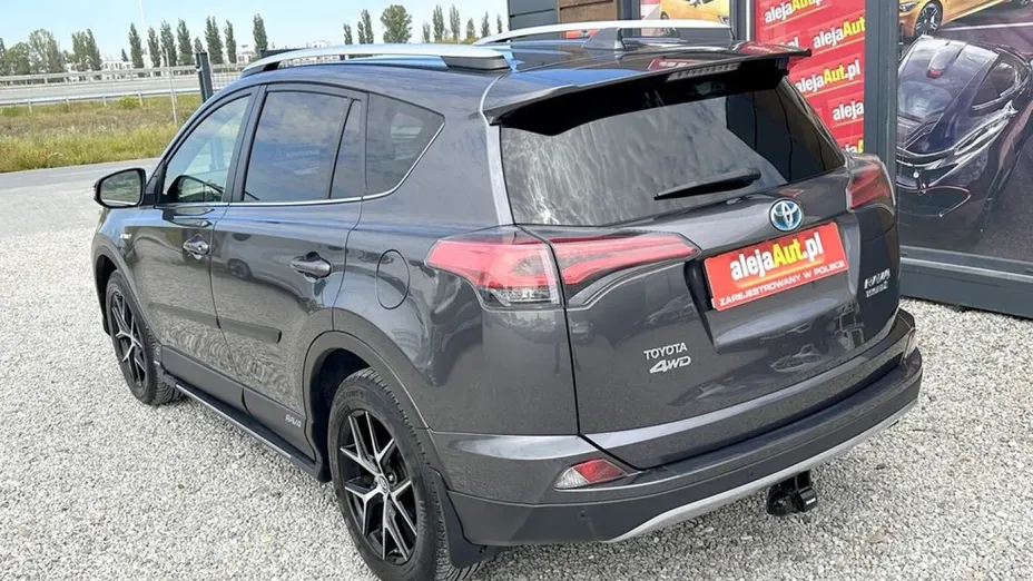 TOYOTA RAV4 -