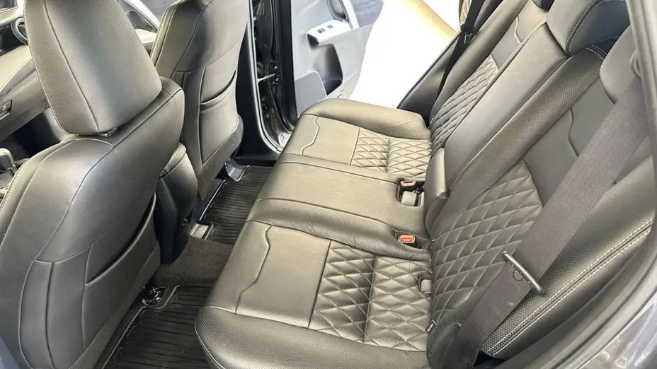 TOYOTA RAV4 -