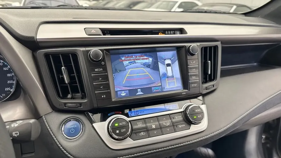 TOYOTA RAV4 -