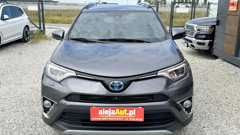 TOYOTA RAV4 -