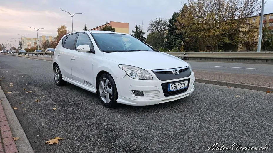 HYUNDAI i30 -