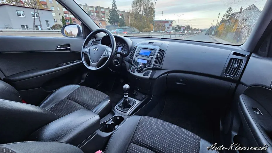 HYUNDAI i30 -