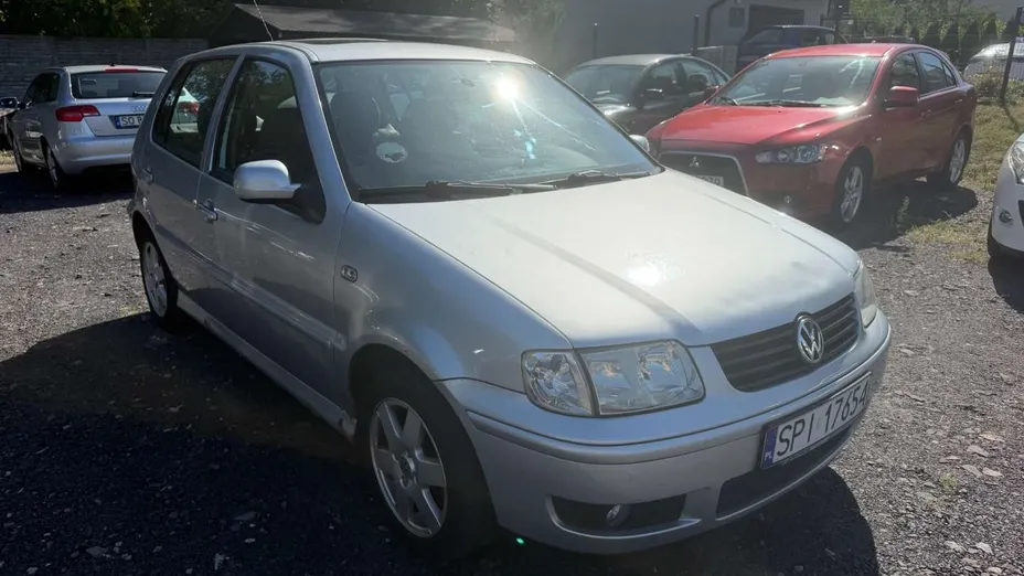 VOLKSWAGEN Polo -
