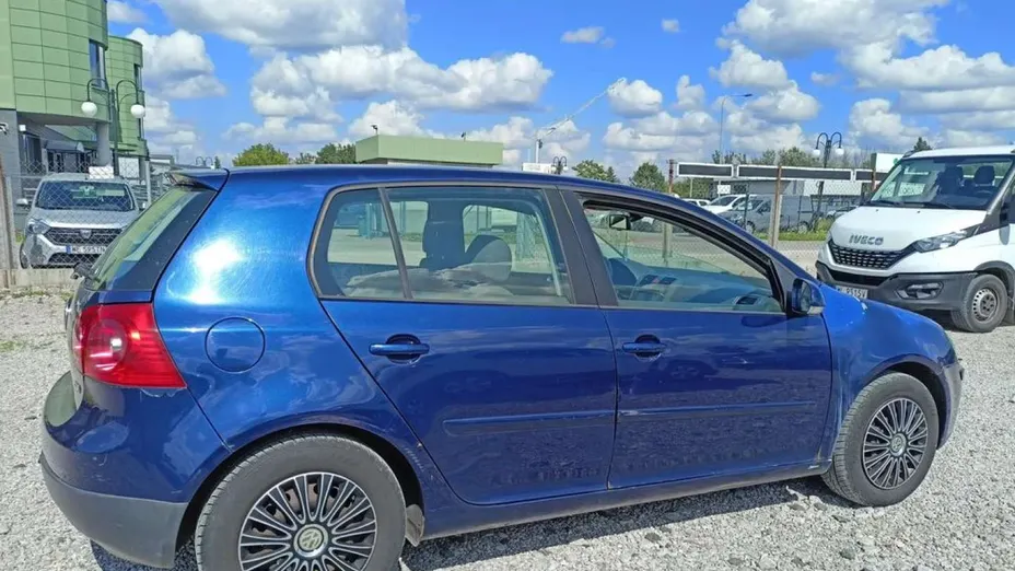 VOLKSWAGEN Golf -