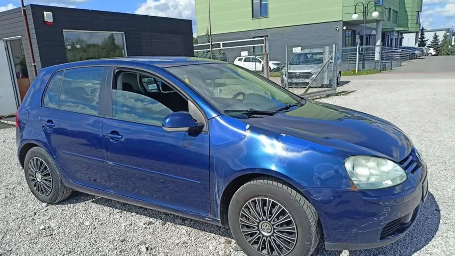 VOLKSWAGEN Golf -