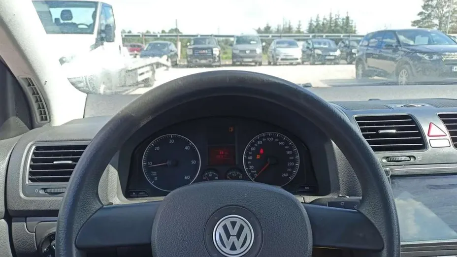 VOLKSWAGEN Golf -
