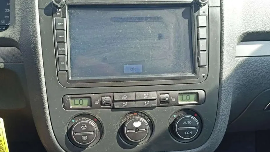 VOLKSWAGEN Golf -