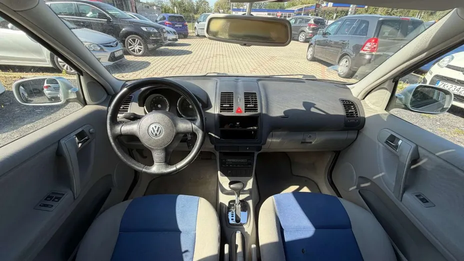 VOLKSWAGEN Polo -