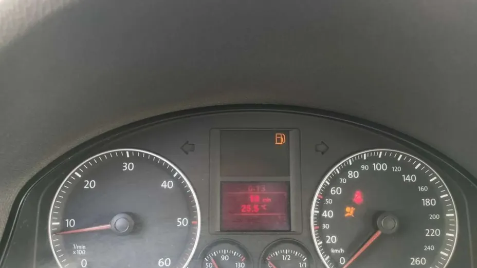 VOLKSWAGEN Golf -