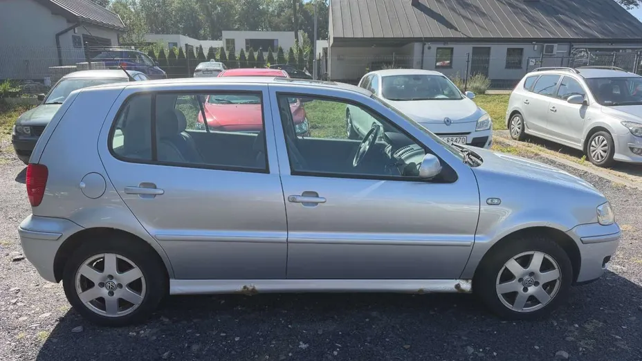 VOLKSWAGEN Polo -