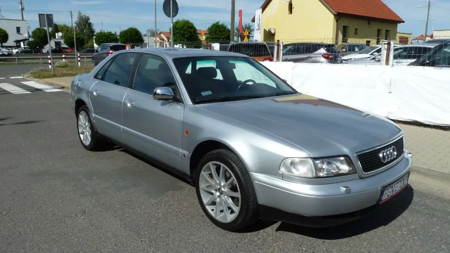 AUDI A8 -