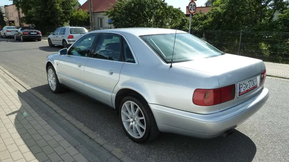 AUDI A8 -