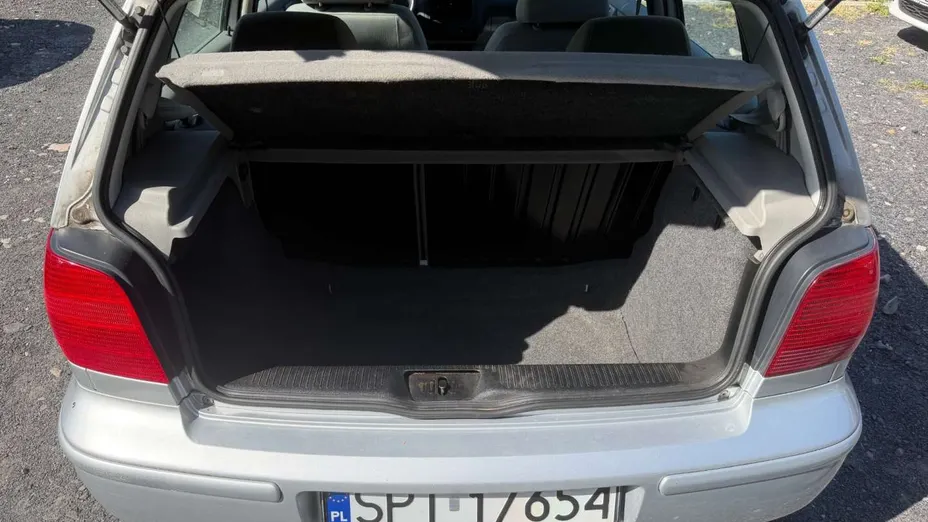 VOLKSWAGEN Polo -
