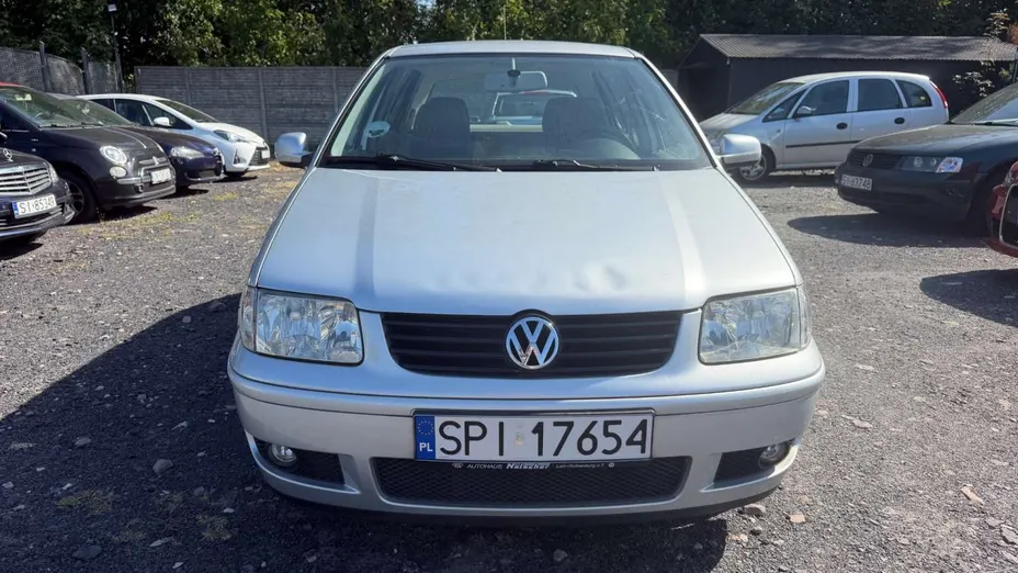 VOLKSWAGEN Polo -