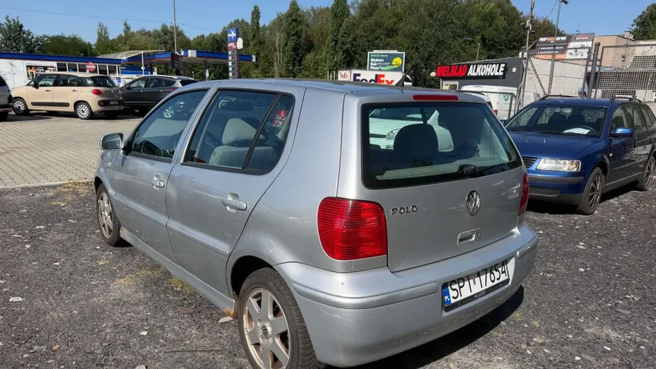 VOLKSWAGEN Polo -