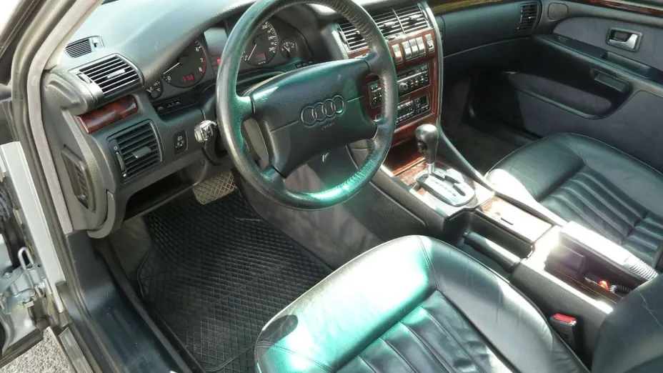 AUDI A8 -