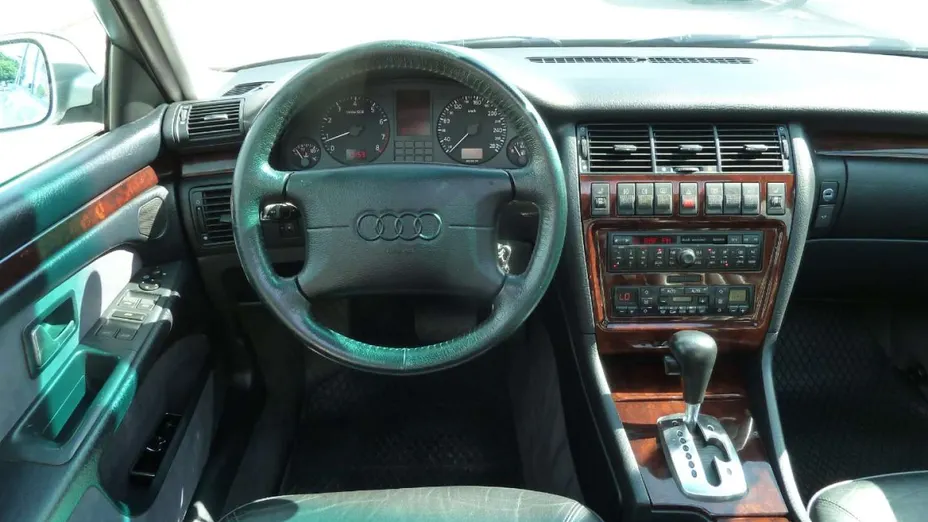 AUDI A8 -