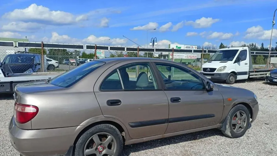 NISSAN Almera -