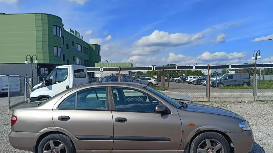 NISSAN Almera -