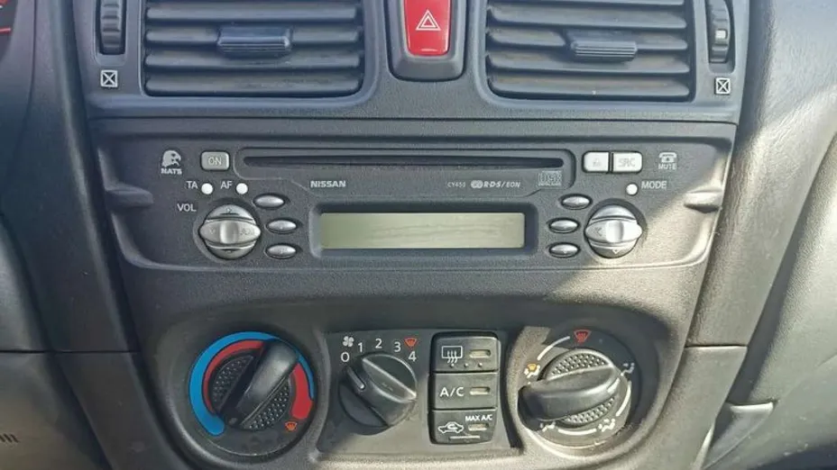 NISSAN Almera -