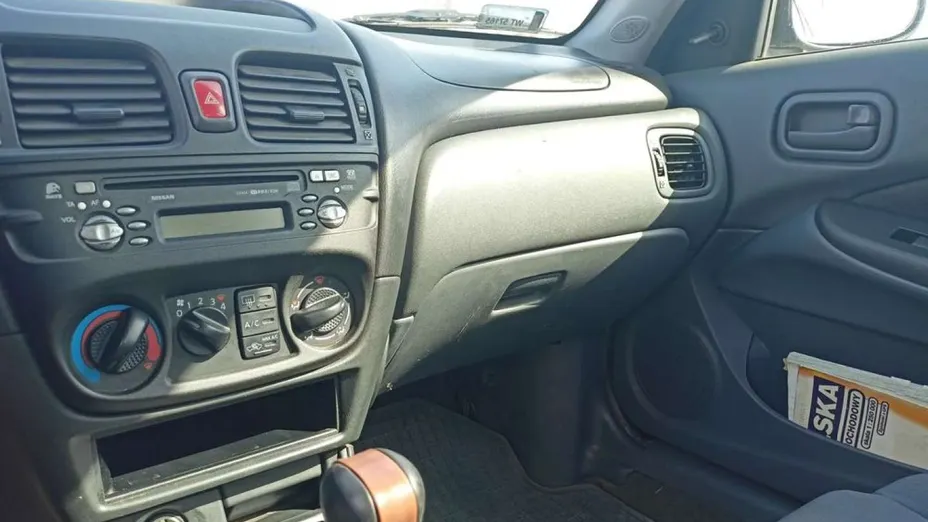 NISSAN Almera -