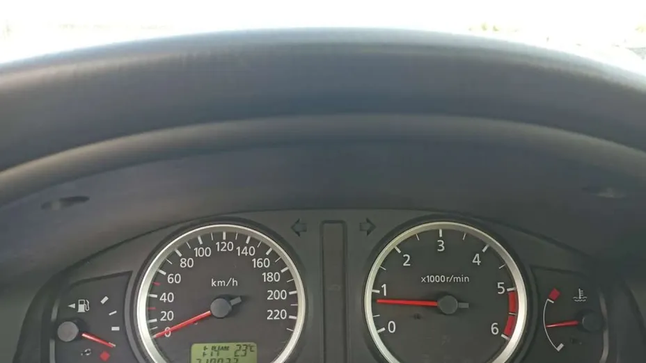 NISSAN Almera -
