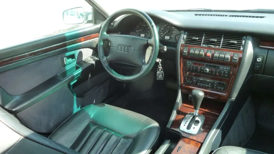 AUDI A8 -