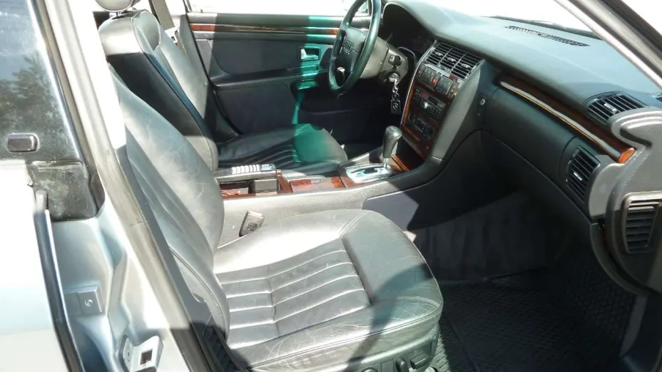 AUDI A8 -