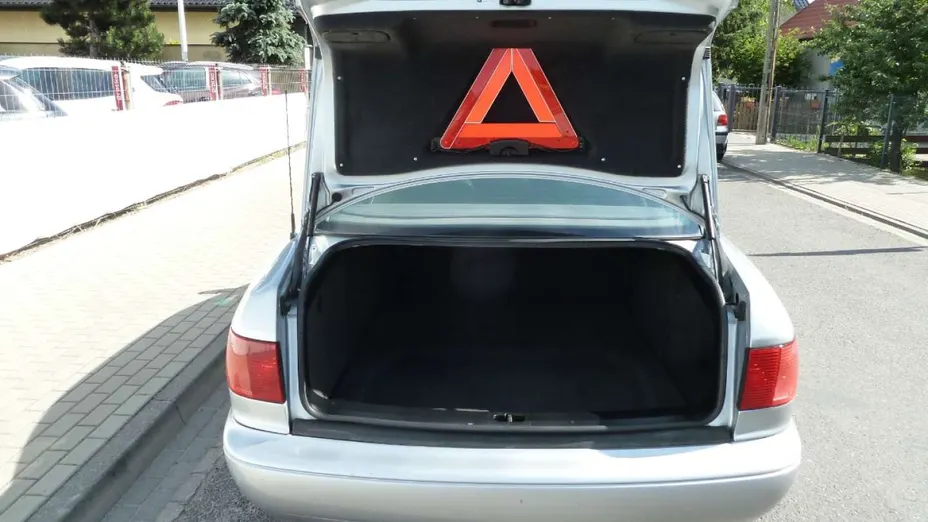 AUDI A8 -