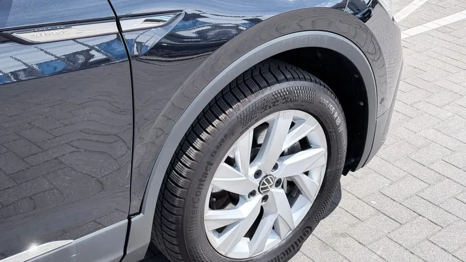 VOLKSWAGEN Tiguan -