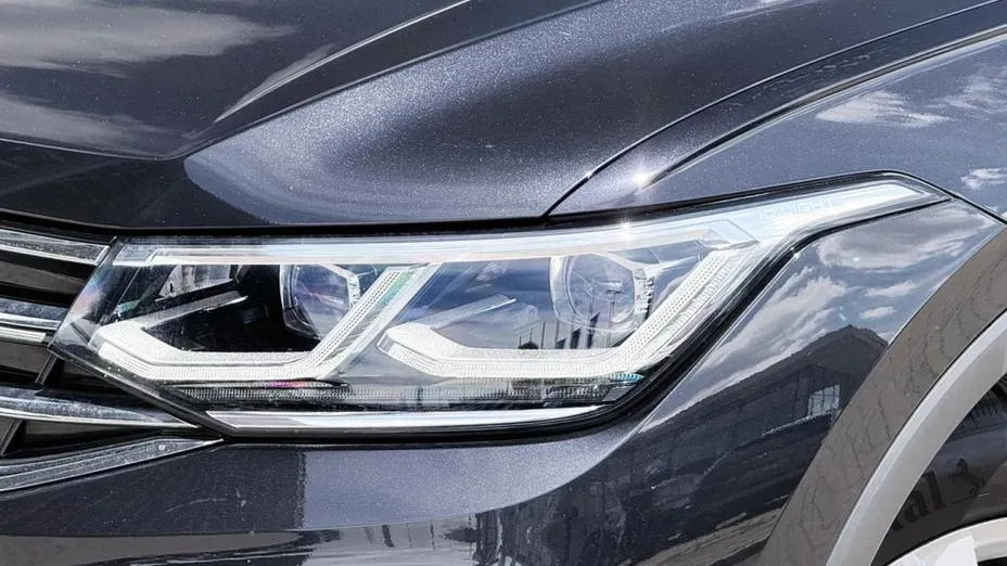 VOLKSWAGEN Tiguan -