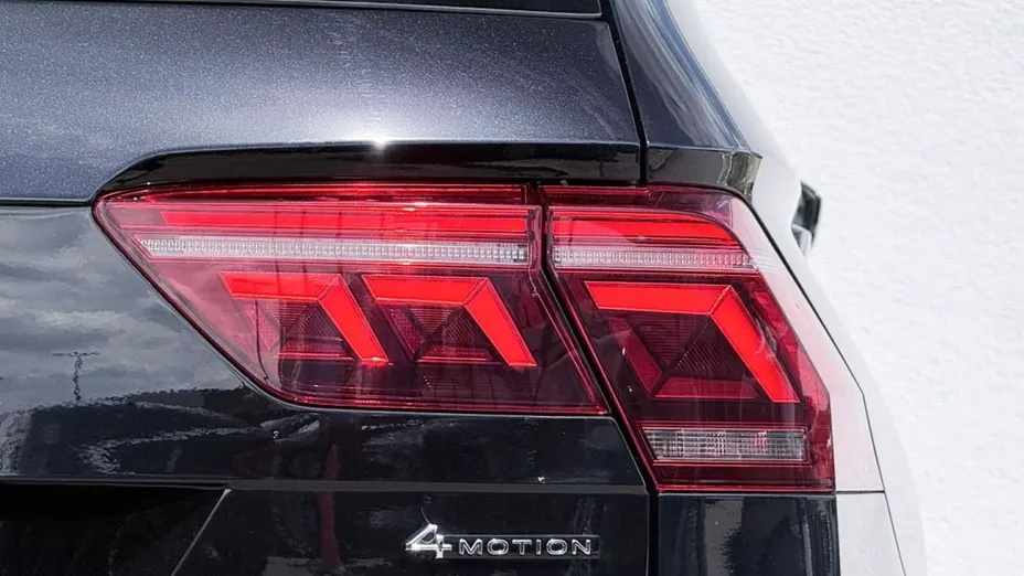 VOLKSWAGEN Tiguan -