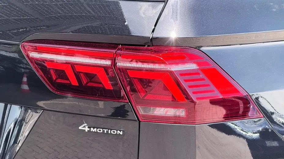 VOLKSWAGEN Tiguan -