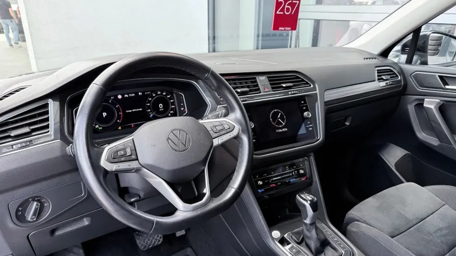 VOLKSWAGEN Tiguan -