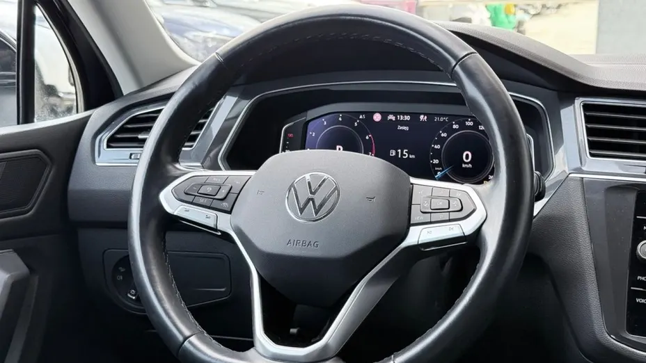 VOLKSWAGEN Tiguan -
