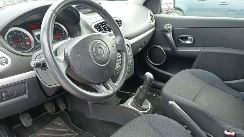 RENAULT Clio -