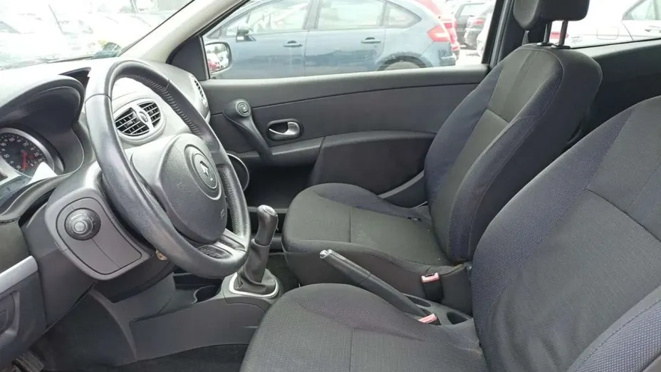 RENAULT Clio -