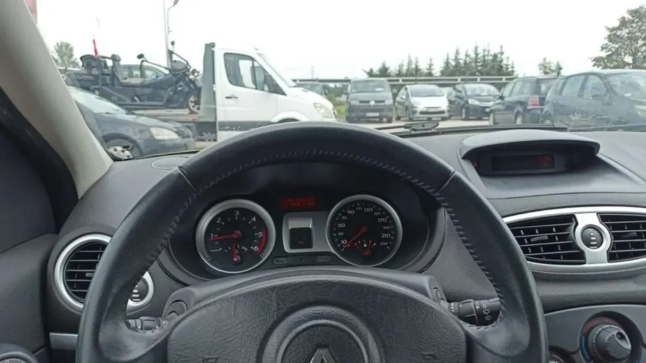 RENAULT Clio -